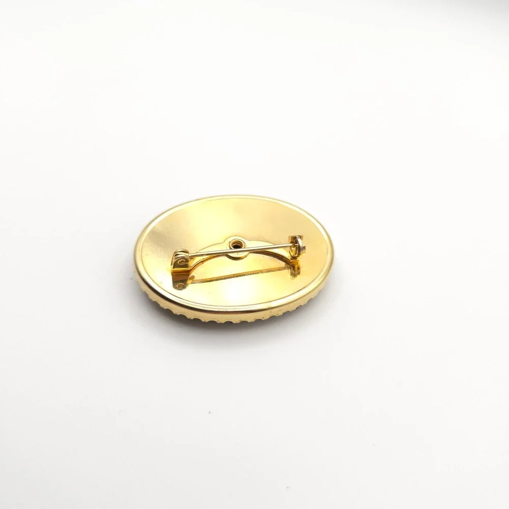 Vintage Floral Petit Point Embroidered Oval Brooch Gold‎ Tone Purple Violets